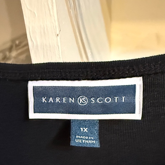 🔥FINAL•DEAL🔥 Karen Scott Black Long Sleeve Top with Candy Cane Design - Picture 4 of 9